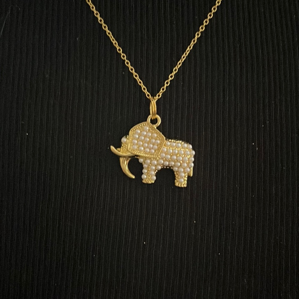 FabulouslyFitted | Pearl & Gold Elephant Charm Necklace